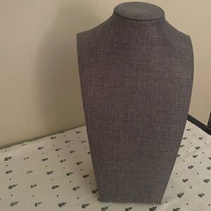 Necklace jewelry bust ~ gray fabric ~ 11”H ~ excellent!